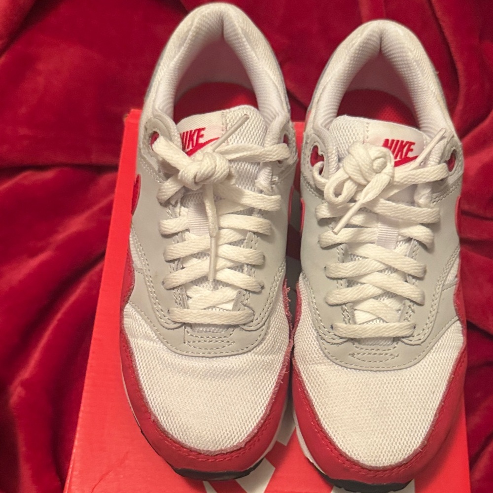 Nike White and Red Low-Top Sneakers